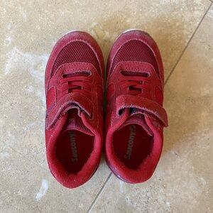 Wide! Saucony sneakers 9.5wide